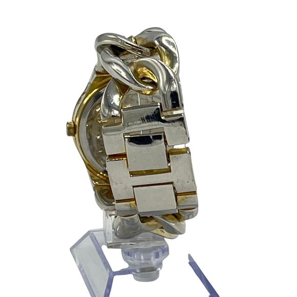 Fashion Analog Chain Watch in Stainless Steel and Black - Picture 4 of 6